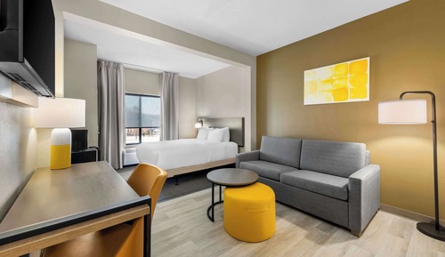 Suite, 1 cama de matrimonio, accesible para personas con discapacidad, no fumadores (Sofa Bed)