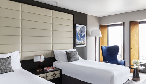 Habitación superior, 1 cama de matrimonio grande, vistas a la ciudad