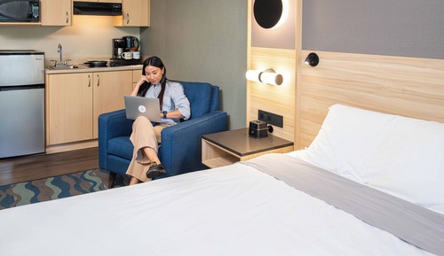 Estudio, 1 cama de matrimonio con sofá cama, cocina básica