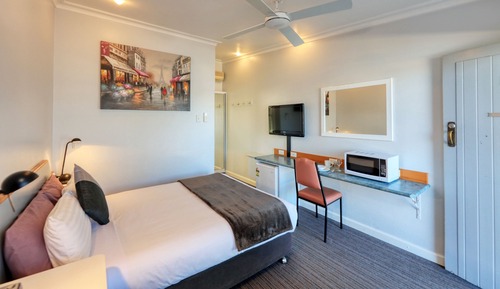 Superior Queen room 1 Queen Bed