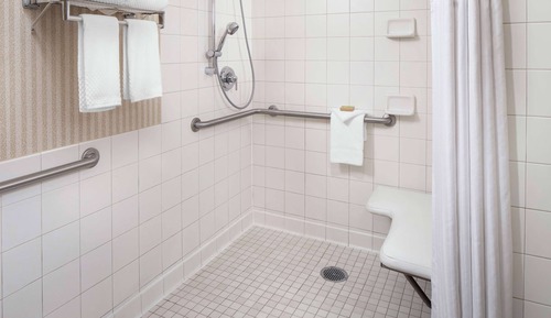 Habitación, 2 camas dobles, notificación por teléfono o timbre (Mobility, Bathtub W/grab Bars)