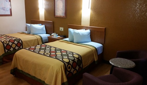 Habitación, 2 camas de matrimonio, accesible para personas con discapacidad, no fumadores (Mobility)