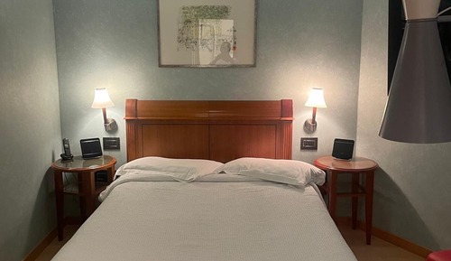 Habitación básica doble de uso individual, 1 cama de matrimonio grande, no fumadores