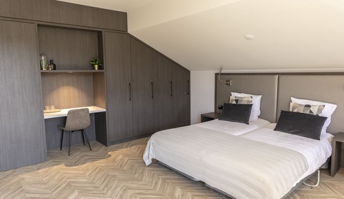 Habitación superior con 1 cama doble o 2 individuales