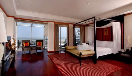 Suite presidencial, Acceso al salón del club (Chakri)