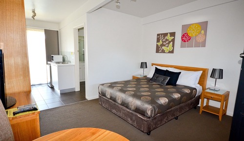Habitación, 1 cama de matrimonio, cocina básica