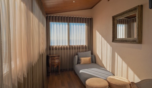 Suite, terraza, vistas parciales al mar