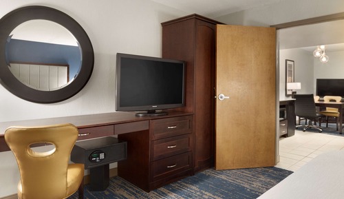 Suite, 1 cama de matrimonio grande, accesible para personas con discapacidad (Mobility/Hearing)