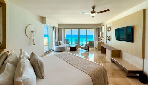 Grand Royal Suite Hot Tub