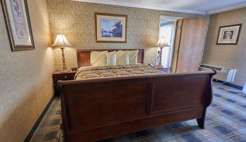 River View King Suite with Balcony and Jetted Tub