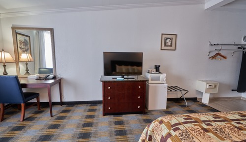 River-view, 1 King Bed with Balcony, Non-Smoking