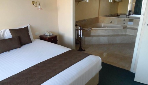 Suite estándar, 1 cama de matrimonio grande, bañera de hidromasaje