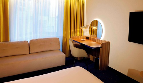 Standard Room, 1 Queen Bed