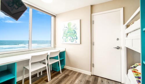 Suite, varias camas, balcón, frente al mar (Kid's Suite with Bunk Beds)