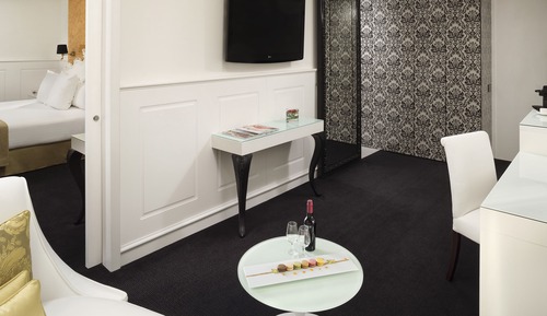 Junior Suite Red Level