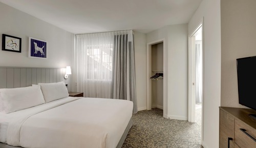 Suite, 1 cama de matrimonio, accesible para personas con discapacidad (Mobility Tub One Bedroom)