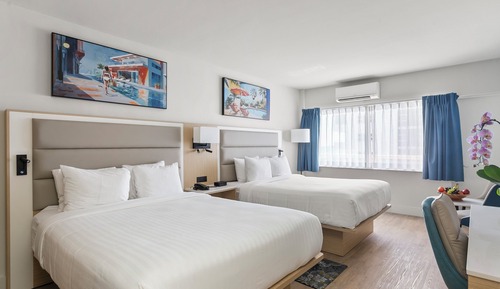 Habitación Deluxe, 2 camas dobles, vistas parciales al mar