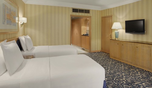 Deluxe Room Partial Haram View with Two Twin Beds