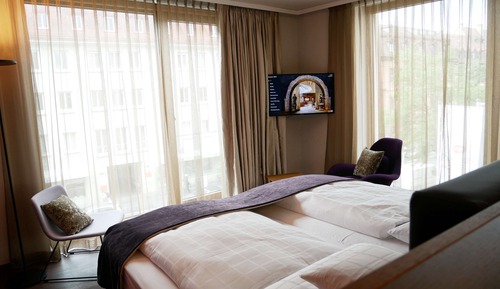 Habitación superior, 1 cama de matrimonio grande, en edificio anexo