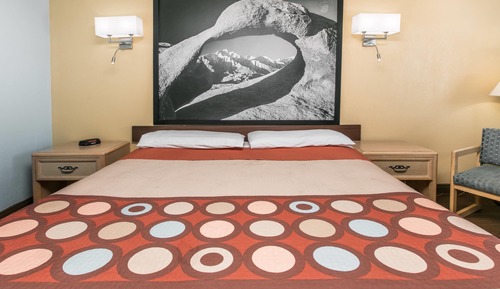Habitación, 1 cama de matrimonio grande, accesible para personas con discapacidad (Mobility/Hearing)