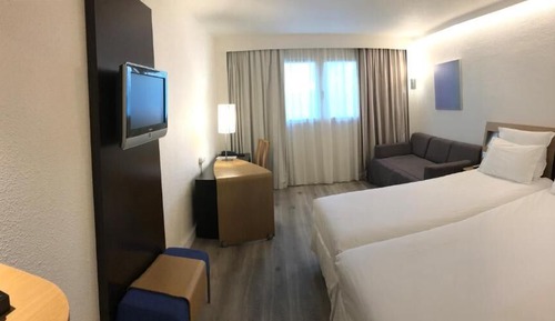 Habitación estándar con 2 camas individuales, varias camas