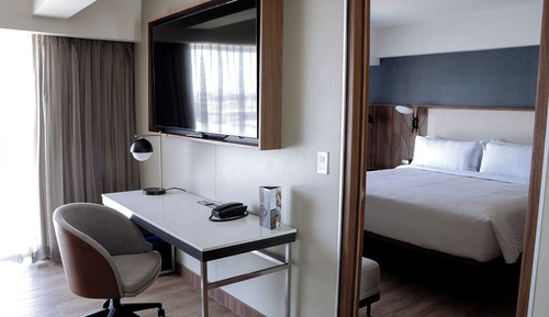 Suite junior, 1 cama de matrimonio grande con sofá cama, vistas a la ciudad