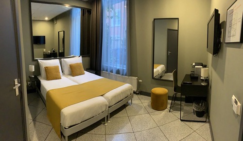 Habitación con 2 camas individuales
