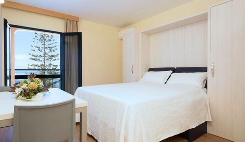 Estudio Club, vistas al jardín