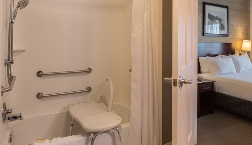 Habitación, 2 camas de matrimonio, accesible para personas con discapacidad (Mobility Tub)