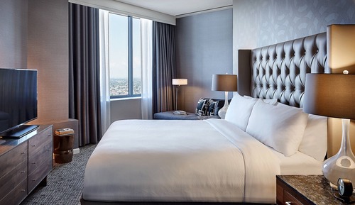 Premium, Larger Guest Room, 1 King, Canal Street View