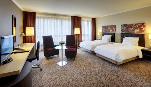 Hab. deluxe con 2 camas individ., Hilton