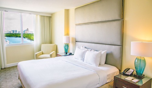 Suite, 1 King Bed, Balcony, Ocean-Intracoastal View