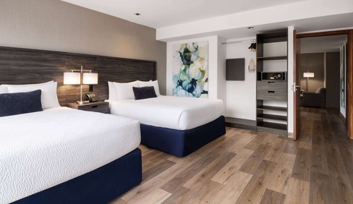 2 Queen Bed, One Bedroom Kitchenette