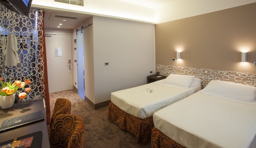 Habitación superior con 1 cama doble o 2 individuales