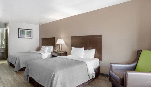 Habitación, 2 camas de matrimonio, accesible para personas con discapacidad, no fumadores (Upgrade)