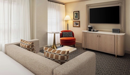 Suite, 1 cama de matrimonio grande, no fumadores (Mobility/Hearing Access, Roll-in Shwr)