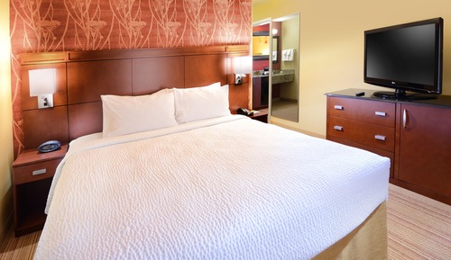 Suite, 1 cama de matrimonio grande con sofá cama (Mobility/Hearing Accessible, Tub)