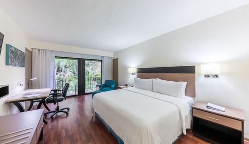 Habitación estándar, 1 cama de matrimonio grande, balcón, vistas a la piscina