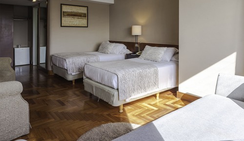 Habitación Deluxe, 2 camas dobles, acceso a la piscina, vistas al lago