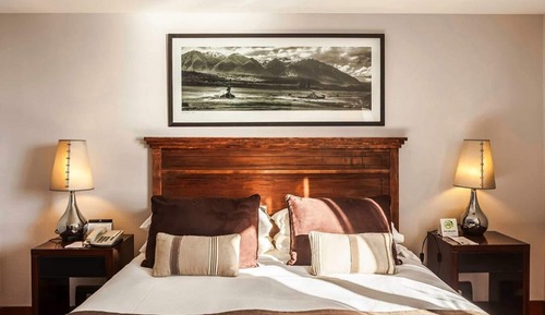 Habitación superior, 1 cama de matrimonio grande, vistas parciales al lago