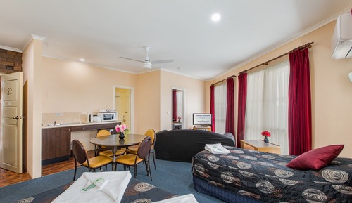 Apartamento familiar, 2 habitaciones, frigorífico y microondas, vistas al jardín