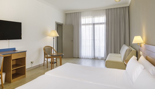 Big Family Communicated Rooms