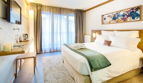 Habitación superior con 1 cama doble o 2 individuales, balcón