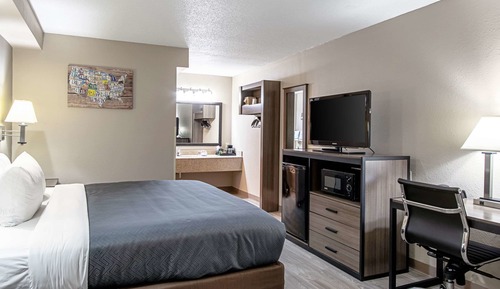 1 King Bed, Business Room, Nonsmoking