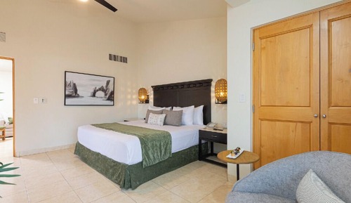 Superior King Suite