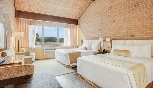 Lodge Jr. Suite Two Queen Beds