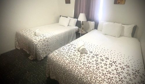 Villa familiar, varias camas (Villa Three, 300 Ft from Resort, 3 Be)