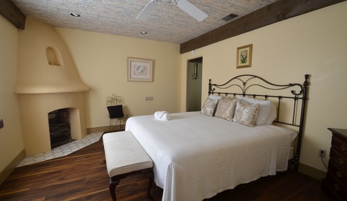 Villa exclusiva, varias camas (Pickford Palms Ranch A-1, 6  mi from)