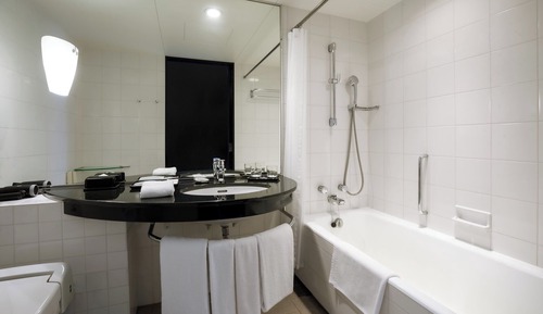 Habitación básica con 1 cama doble o 2 individuales (Late Check in , after 8pm)