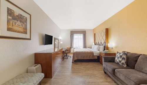 1 King Bed, Nonsmoking, Interior Corridor